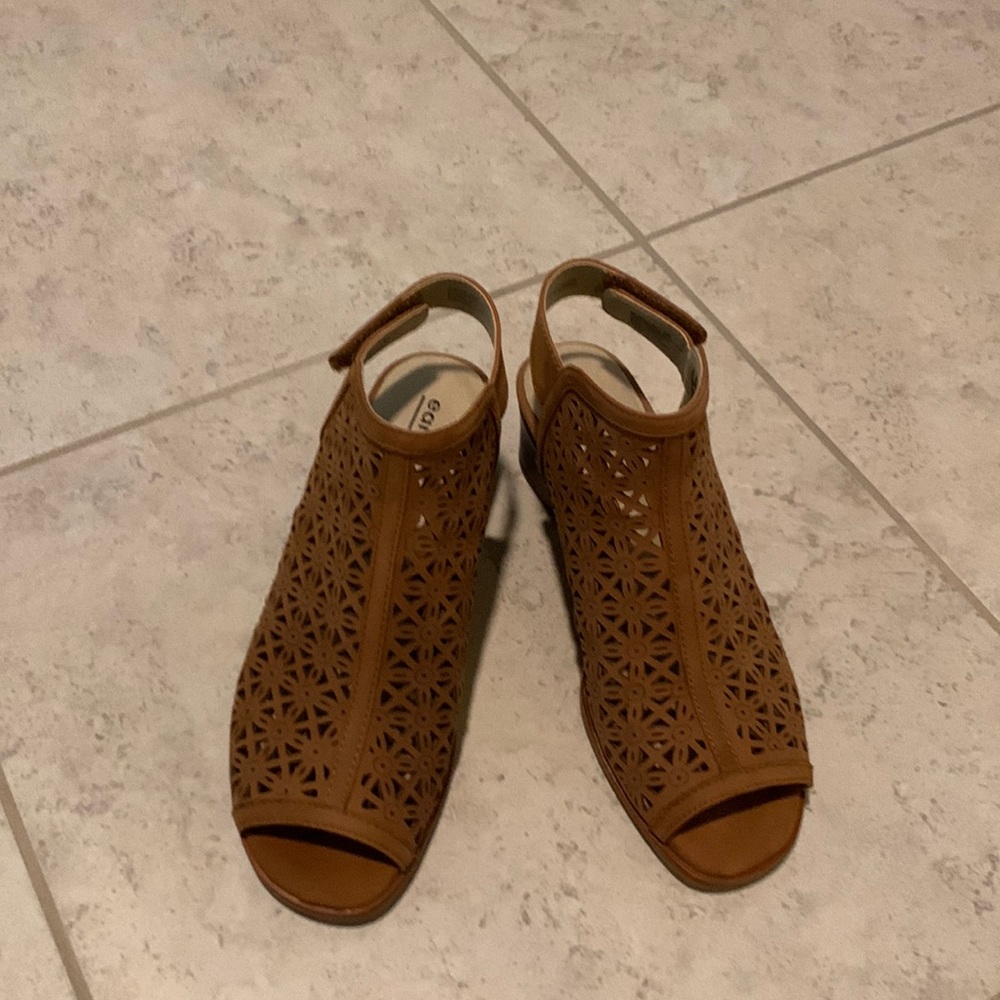 New without Tags. Earth Sandstone color size 9M